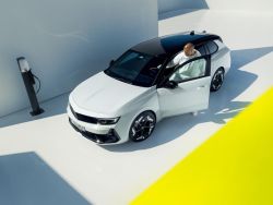 Opel Astra ST GSe 04