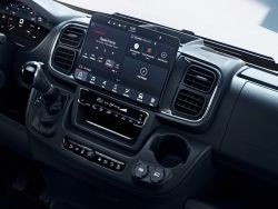 Opel Movano 2024 (4)