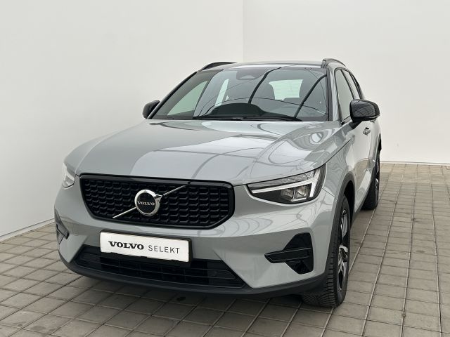Volvo XC40 2.0 B3 PLUS Black