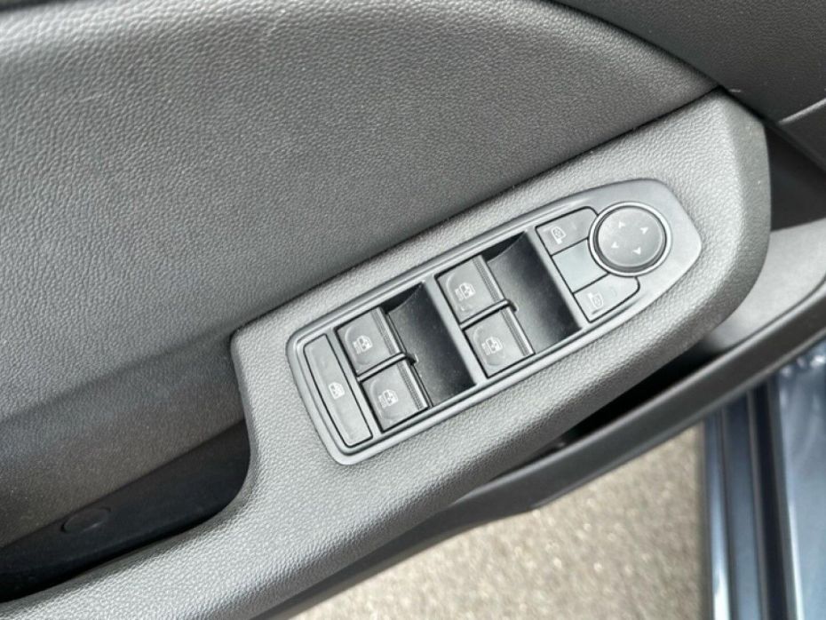 30545853