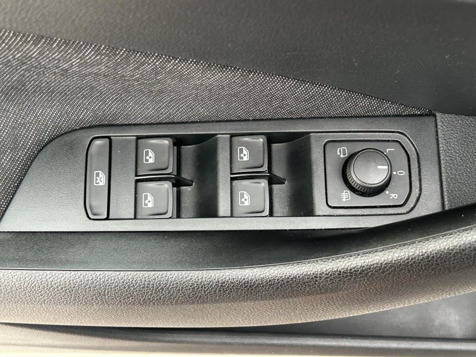 30569587