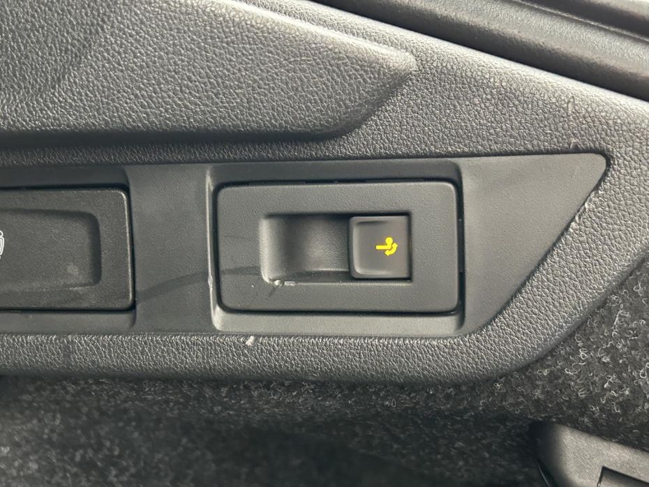 29480933