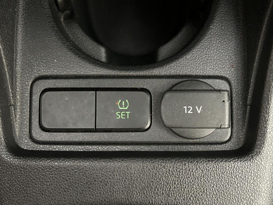 30524600