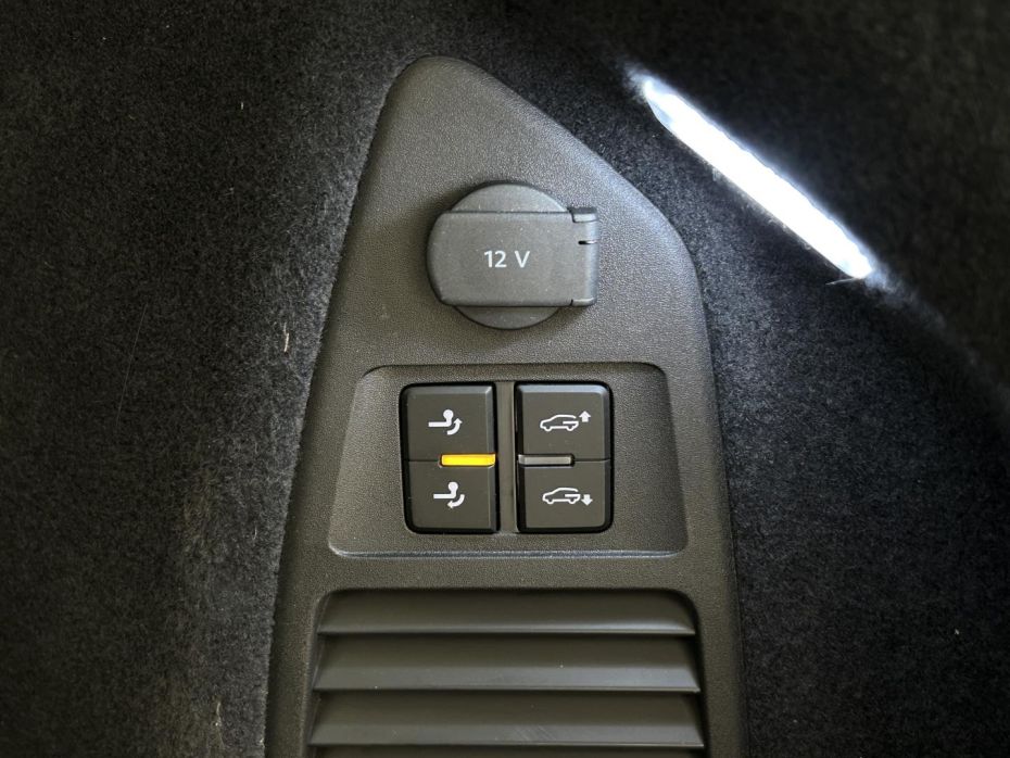 30565835