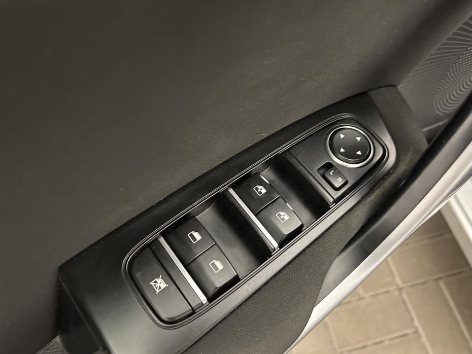 30635000