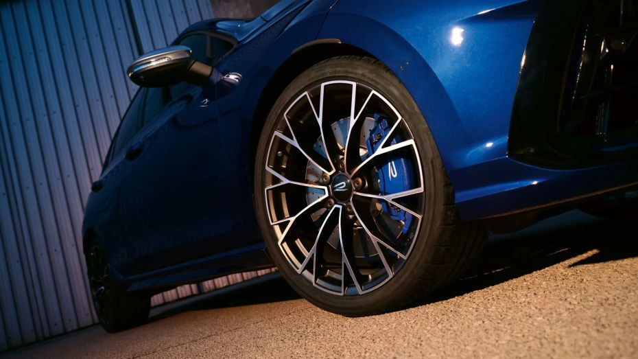 Volkswagen Golf R 04