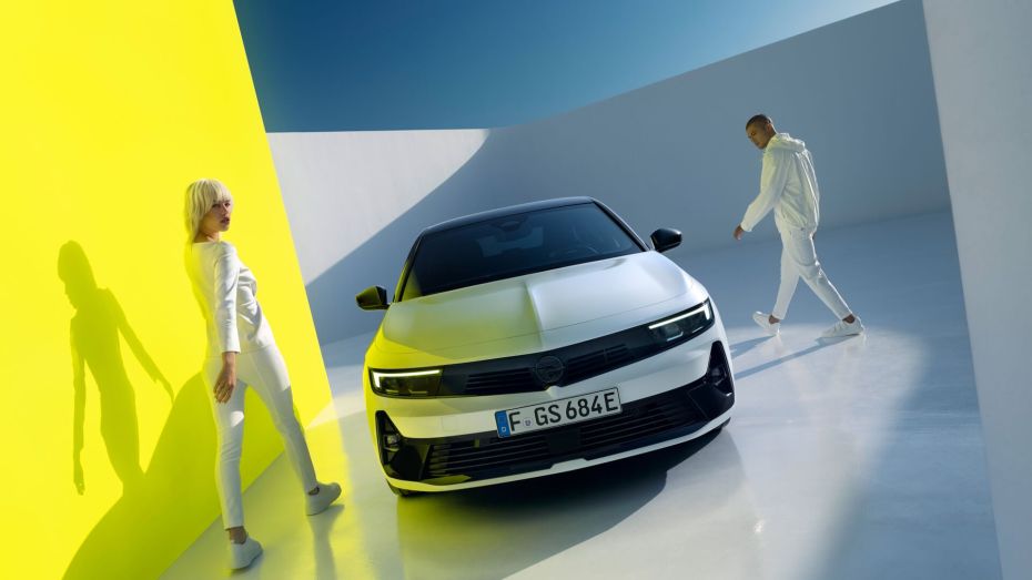 Opel Astra HB PHEV 02