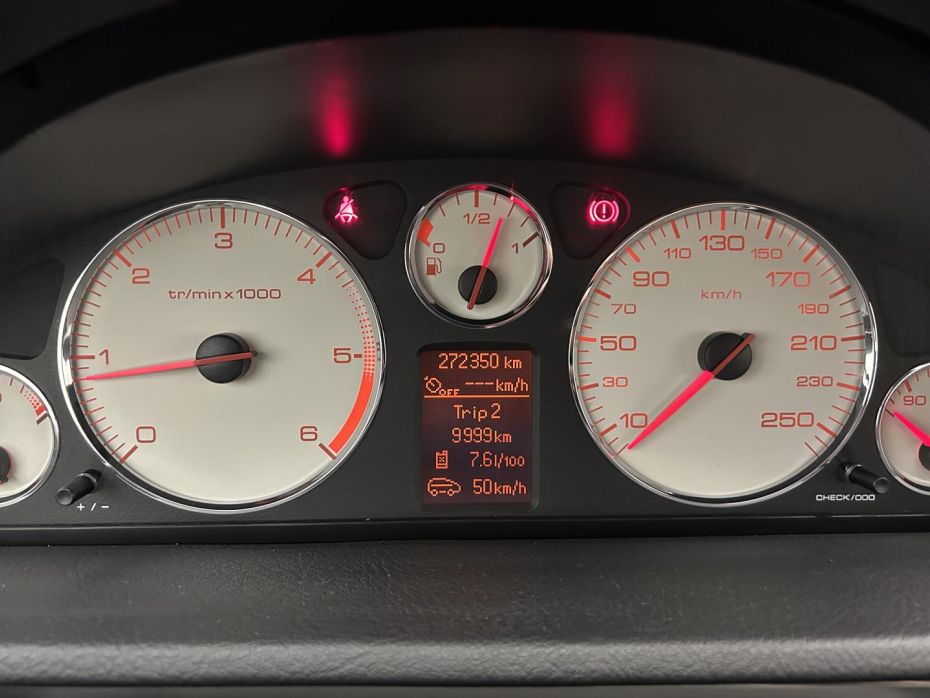 30542529
