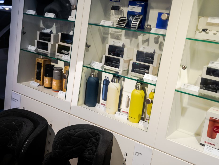 Volvo showroom (1)