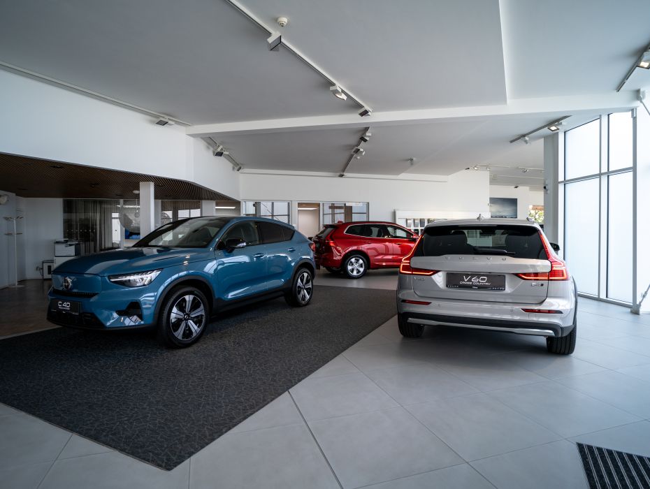 Volvo showroom (3)