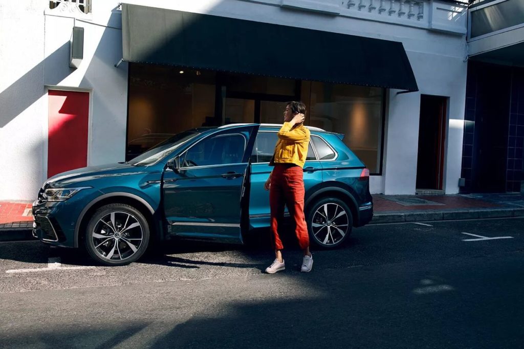 s7g10-scene7-com-tn2050-tiguan-exterior-side-10-6