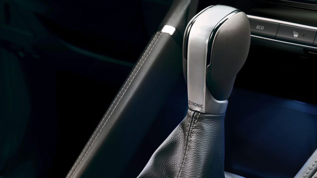 renault-koleos-hzg-ph1-design-interior-gallery-002.jpg.ximg.l_8_h.smart