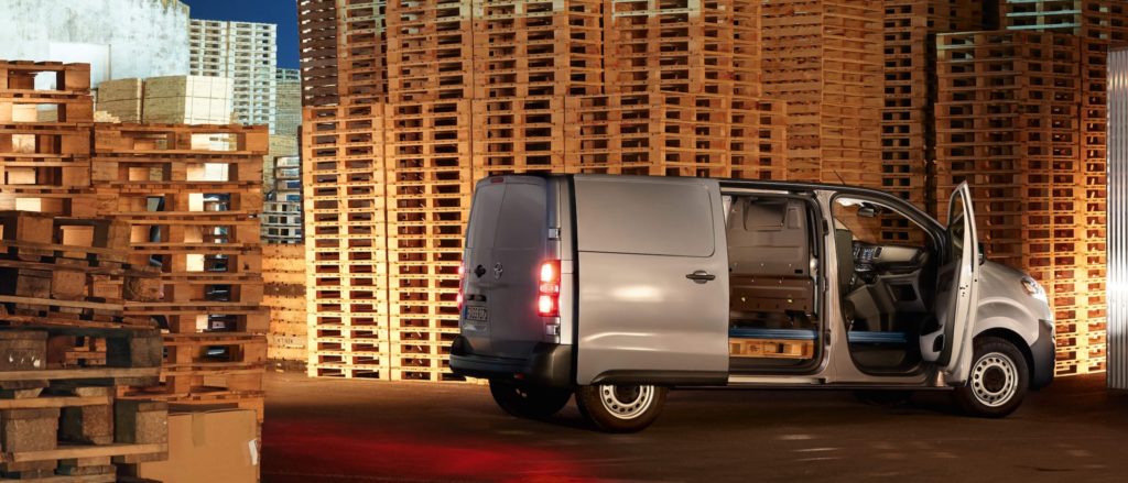 opel_vivaro_exterior_cargo_21x9_vi195_e01_008