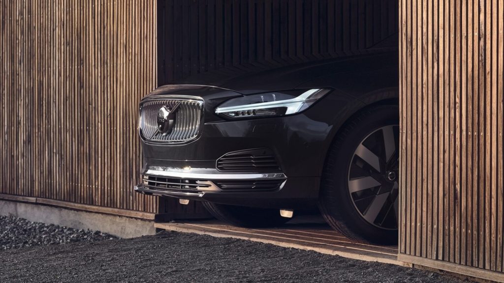 v90-hybrid-gallery-1-16x9