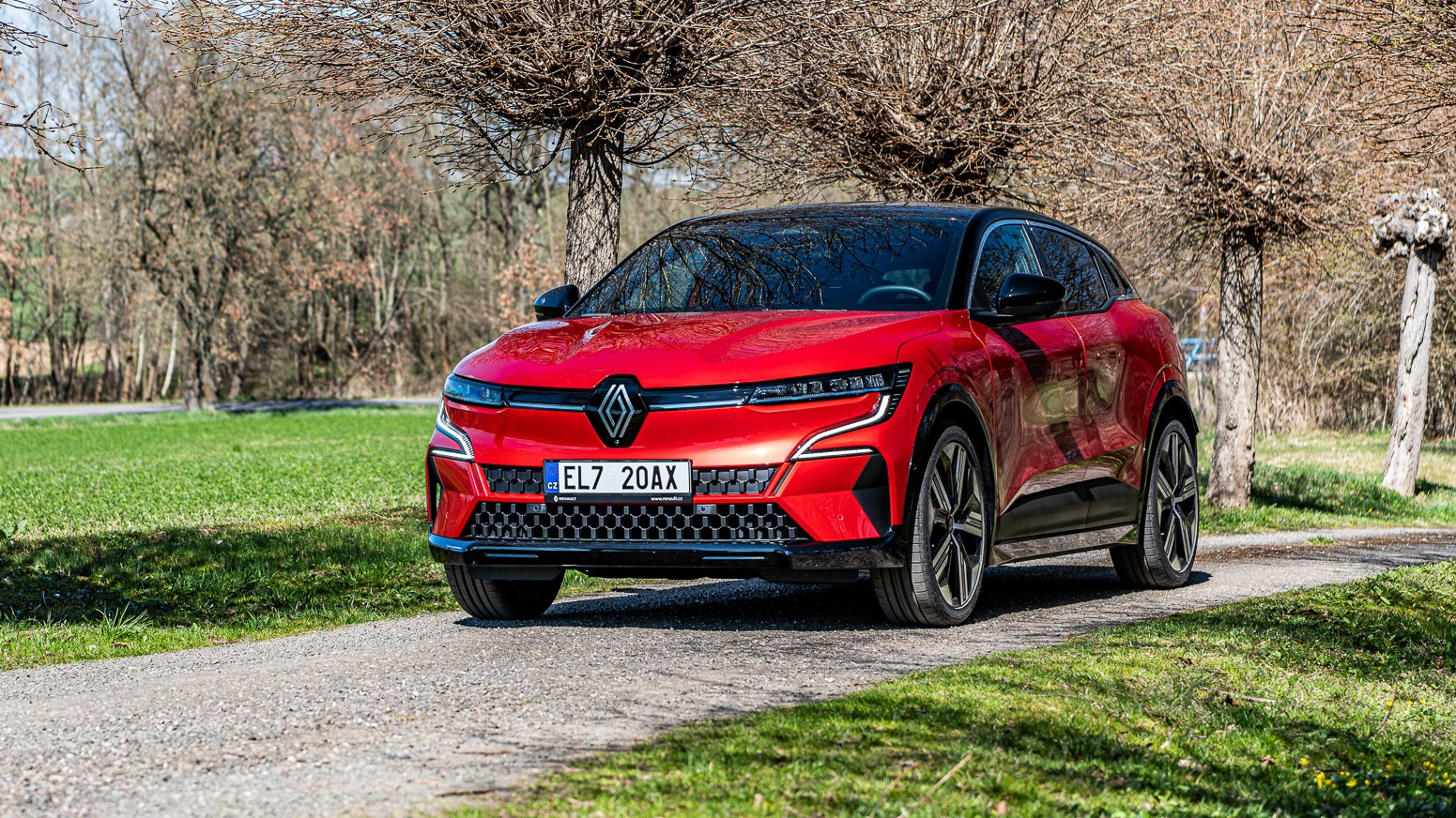 JARNÍ AKCE - Renault Megane E-Tech se slevou 100 000 Kč!