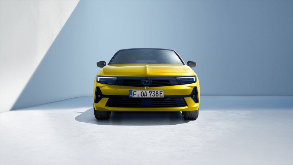 opel-astra-hatchback-hybrid-exterior-front-16x9-assol22-e01-022