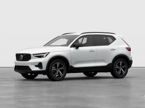 VOLVO XC40 2.0 B3 AT Plus Dark
