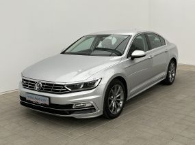 VOLKSWAGEN Passat 1.5 TSI Highline R-Line